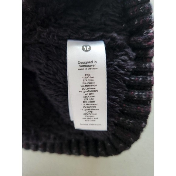 NWT Lululemon Textured Fleece Lined Knit Pom Pom Beanie Cassis/Black - Picture 9 of 11